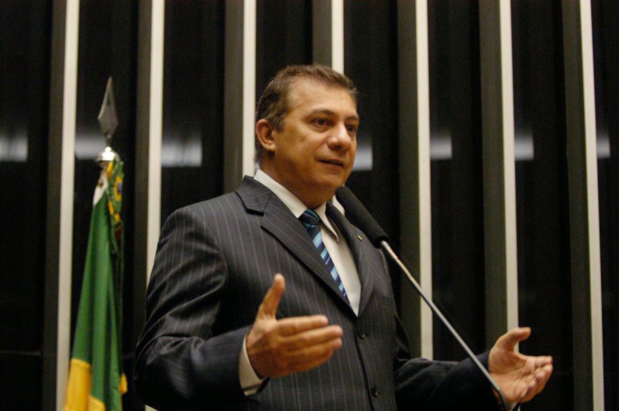 “A retirada da proposta da votação é uma vitória parcial, mas nós esperamos que essa vitória não possa ser uma armadilha que, após as eleições, possa voltar à pauta para prejudicar o nosso povo”, afirmou o deputado federal José Airton Cirilo, em discurso na Câmara dos Deputados, lembrando que o apoio dos movimentos sindicais e populares foi de extrema importância a fim de evitar a votação da PEC. “A nossa posição é de solidariedade, de apoio à luta de todos os movimentos sindicais e populares que estiveram na trincheira”, completou