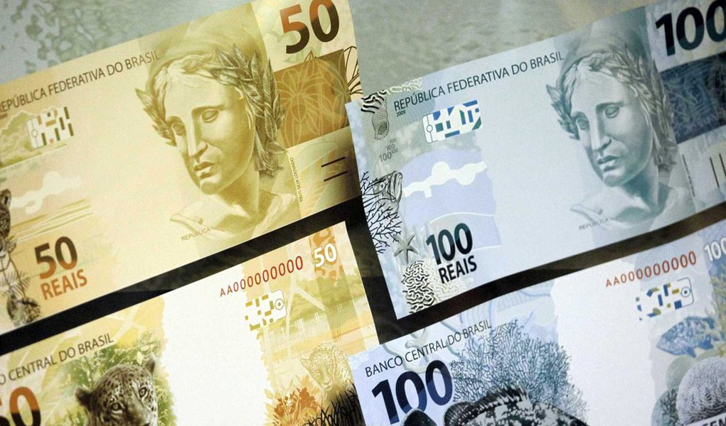 Tesouro Nacional informou que 18 estados solicitaram a renegociação das dívidas com a União, no valor total de R$ 458,9 bilhões, o que deverá resultar em uma redução potencial no fluxo de pagamentos da dívida com a União de R$ 44,7 bilhões de julho de 2016 e junho deste ano; todos os estados beneficiados terão suas dividas alongadas em 240 meses