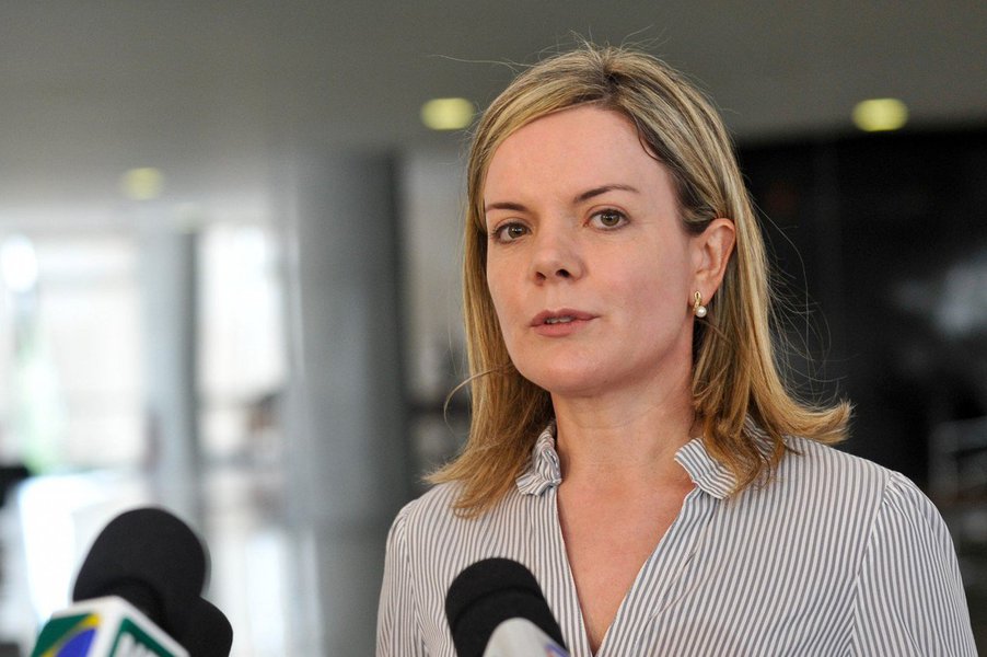 Presidente nacional do PT, a senadora Gleisi Hoffmann participará da inauguração do Comitê Popular em Defesa da Democracia e do Direito de Lula ser Candidato, que acontecerá na quarta-feira (10) no auditório do Teatro Jorge Amado, na Pituba; na quinta (11) a senadora participará do cortejo da Lavagem do Bonfim