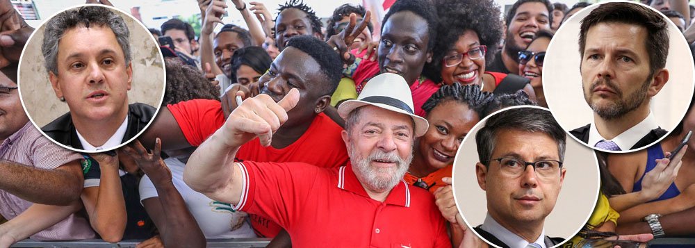 Moro e seus asseclas do Ministério Público  estão tentando mudar o curso da história brasileira. Os desembargadores do TRF4 não podem convalidar esta desastrosa intervenção nos rumos de nossa democracia. Se o fizerem, serão implacavelmente julgados e condenados pela história. Assim, como o foram, por sinal, os generais do golpe de 64. A história do Brasil deve ser construída pelo conjunto das forças de nossa sociedade e não por um pequeno grupo de iluminados que, a serviço de interesses políticos escusos, manobram nos tribunais para colocar o país em direção oposta ao desejo majoritário do cidadão brasileiro