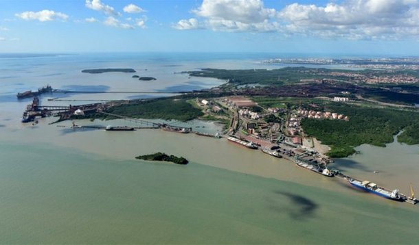 O governo do Maranhão informou que o Porto de Itaqui registrou um número próximo de 19 milhões de cargas movimentadas em 2017; o executivo disse ter investido R$ 160 milhões em obras de infraestrutura portuária nos três anos de gestão do governador Flávio Dino