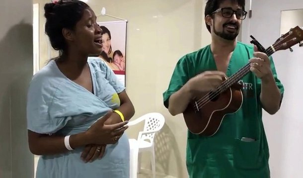 O Centro de Parto Normal (CPN) do Hospital Regional Tibério Nunes, em Floriano, Piauí, também vem adotando o uso da dança e da música no nascimento de crianças de parto normal; a dança, além de melhorar as condições físicas da mulher, ajuda no encaixe do bebê, melhora as dilatações, o que facilita a expulsão, sem a necessidade de medicamentos; o CPN foi aberto em julho de 2017 e até agora foram feitos 320 partos  de forma humanizada e acompanhada por multiprofissionais, especialmente enfermeiros obstetras e fisioterapeutas