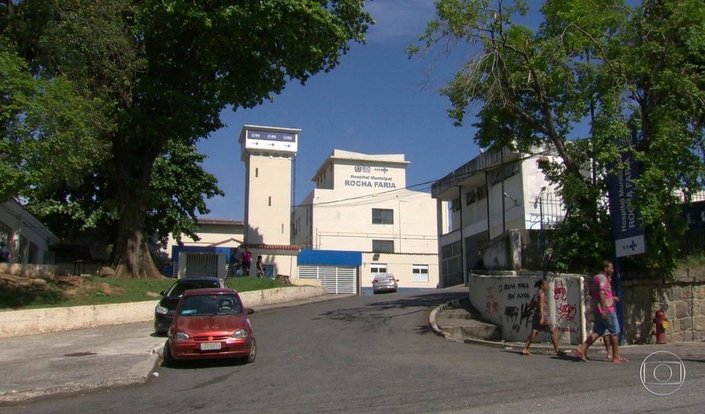 A prefeitura do Rio decidiu retomar a administração do Hospital Municipal Rocha Faria, na zona oeste, que estava em mãos do Instituto de Atenção Básica e Avançada à Saúde (Iabas), uma organização social (OS); a decisão foi anunciada pelo prefeito, Marcelo Crivella, que justificou a medida pela insatisfação quanto à qualidade do atendimento da entidade aos pacientes