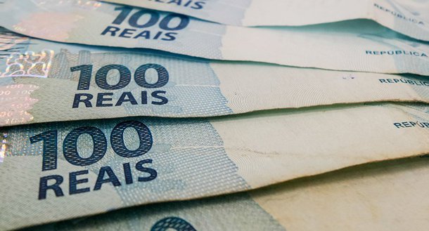 O Produto Interno Bruto (PIB) do Brasil cresceu 1% em 2017 e somou R$ 6,51 trilhões, segundo publicação do Monitor do PIB da Fundação Getulio Vargas (FGV); segundo a FGV, os resultados anuais de 2017 são muito piores quando comparados com a série histórica iniciada em 2001; em 2017 a produtividade continua inferior à de 2010