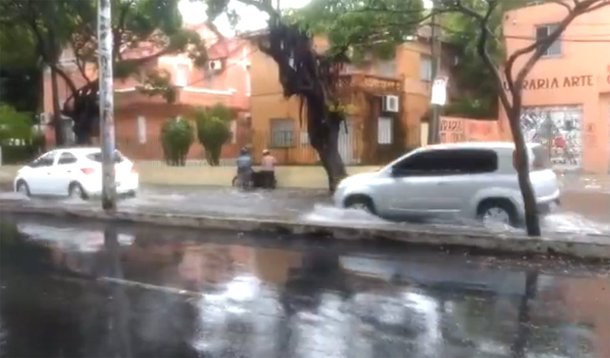 Nesta quinta (18), Fortaleza registrou o maior volume de chuva desde dezembro de 2017, com a precipitação de 57 milímetros (mm) até as 7h desta quinta; a população enfrentou transtornos nas ruas da capital, com várias vias alagadas e trânsito lento e a Defesa Civil Fortaleza registrou 4 ocorrências: uma de alagamento, uma de inundação e duas de risco de desabamento