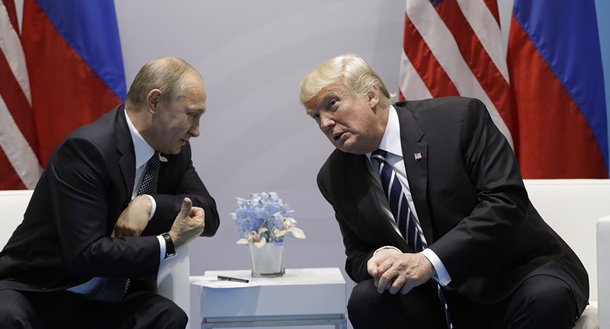 Presidente da Rússia, defendeu um diálogo construtivo com os Estados Unidos em uma mensagem de fim de ano ao presidente americano, Donald Trump; "Na atual e complexa conjuntura internacional, o diálogo construtivo entre Rússia e Estados Unidos é especialmente necessário a fim de fortalecer a estabilidade estratégica no mundo e encontrar respostas ótimas às ameaças e desafios globais", afirmou Putin em um telegrama a Trump divulgado neste sábado (30) pelo Kremlin, em Moscou