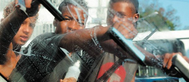 Ainda assim darei um crédito aos interventores. Dois reais, para ser mais exato. É o tempo de uma ligação rápida de telefone, onde alguém me dirá, do outro lado da linha, que tudo não passou de uma troca de seis por meia dúzia