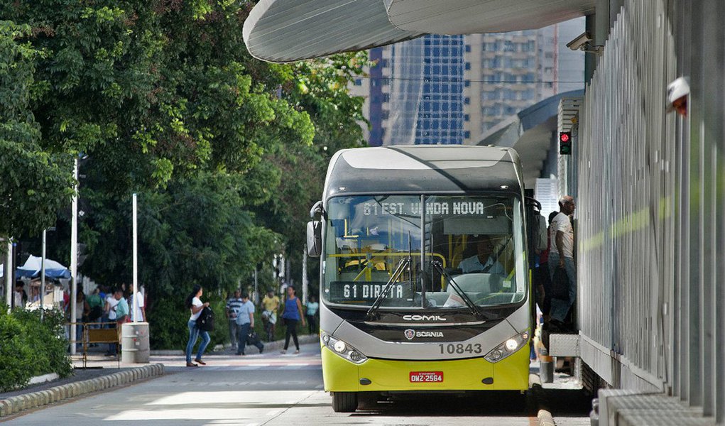 Começou a vigorar a partir da de zero hora desta segunda-feira, dia 1º de janeiro de 2018, as novas tarifas do sistema de transporte coletivo metropolitano de Belo Horizonte. os valores foram reajustados em 3,09%; preço do óleo diesel, que seria um dos maiores vilões para o índice de reajuste deste ano, teve o seu impacto reduzido no reajuste com a edição, pelo governador Fernando Pimentel, de um decreto que reduz o ICMS sobre óleo diesel para o transporte de passageiros de 15% para 4%, já a partir de 1º de janeiro 