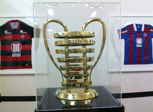 Considerado um dos maiores campeonatos regionais do país, a Copa do Nordeste tem sido sucesso de público e, especialmente, de divulgação; para alcançar ainda mais visibilidade, a organização da competição deste ano, iniciada em 15 de janeiro, ainda permanece realizando o Tour da Taça da Copa; depois de o troféu ter passado por Salvador-BA e Aracaju-SE, nesta quinta-feira (25) chega à capital alagoana para a sequência de uma viagem de mais de 9 mil quilômetros e duração de 49 dias