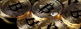 Até que ponto a desvalorização, crises e bolhas relacionadas a moedas virtuais, as chamadas criptomoedas, podem ser sintomas de graves ameaças à “economia real” ou ao sistema financeiro global? Um eventual estouro da chamada “bolha” do bitcoin pode ter efeitos similares aos que foram gerados pela crise dos suprime em 2008? ; segundo economistas, ainda é difícil saber qual a extensão e a abrangência do fenômeno bitcoin e qual o perfil das pessoas concretamente envolvidas com ele, mas as criptomoedas não ameaçam o sistema financeiro estruturalmente