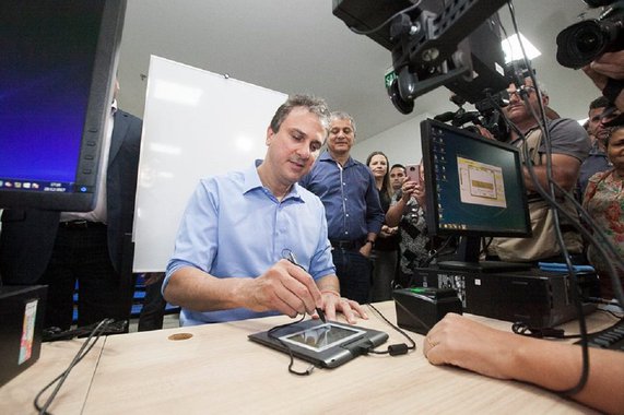 Na avaliação do governador Camilo Santana, a redução representa, na verdade, um aumento na arrecadação, estimado em torno de 13%, além da diminuição da inadimplência. Ao todo, 2.384.925 veículos serão tributados, com uma previsão de arrecadação de R$ 969.244.939,64 milhões. O pagamento, antes permitido em apenas quatro parcelas, poderá ser efetuado em até cinco vezes. O anúncio da nova tabela do foi feito na solenidade de inauguração do novo posto do DETRAN, localizado no North Shopping Maracanaú