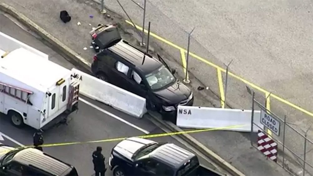 
Um tiroteio fora da sede da Agência Nacional de Segurança dos EUA em Fort Meade, Maryland, fere três pessoas; suspeito está sob custódia; informações do canal de televisão ABC News, dão conta de que pelo menos três pessoas estão feridas e que a investigação sobre o ataque ainda está em andamento
