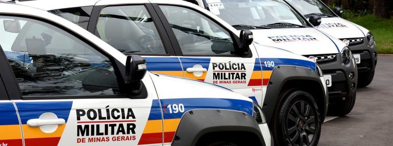 O governador Fernando Pimentel entregou nesta segunda-feira (15/1), no Palácio da Liberdade, em Belo Horizonte, 140 novas viaturas para a Polícia Militar de Minas Gerais; os veículos serão distribuídos para 137 municípios de todas as regiões mineiras, num investimento de R$ 10 milhões do governo estadual