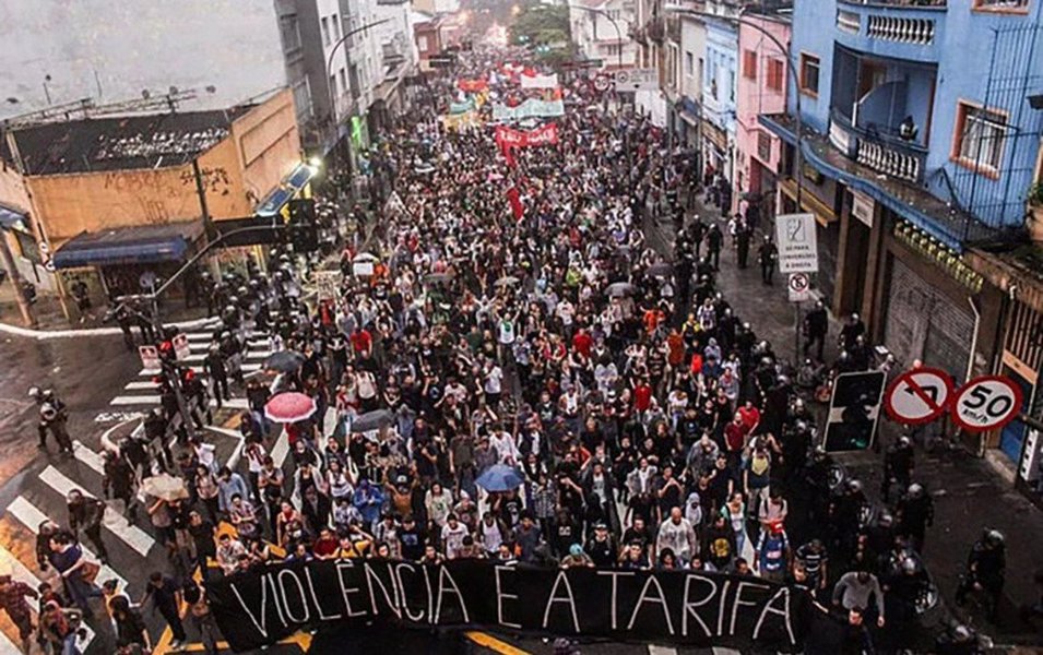 Desde a zero hora deste domingo (7) está em vigor a nova tarifa de transporte de ônibus, Metrô e CPTM, de R$ 3,80 para R$ 4,00; o aumento promovido pelos tucanos não passará incólume: o primeiro ato contra o aumento da tarifa, organizado pelo Movimento Passe Livre (MPL), se realizará na quinta-feira (11)