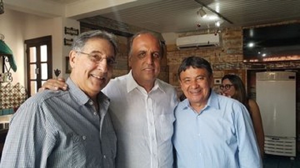 Governador do Piauí, Wellington Dias (PT), esteve com o governador do Rio, Luiz Fernando Pezão (MDB), e de Minas, Fernando Pimentel, discutindo pautas para o Fórum dos Governadores do Brasil, que deve acontecer no próximo dia 16, em Brasília; entre os temas debatidos estão a aprovação, na Câmara Federal, do Projeto da Securitização das Dívidas Ativas e o Fundo de Compensação da União com os Estados