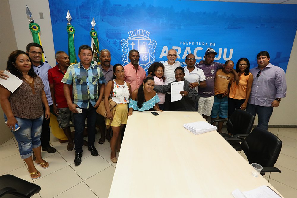 Na reunião com os feirantes, o prefeito de Aracaju, Edvaldo Nogueira, anunciou que eles poderão ter acesso a uma linha especial de crédito junto à Fundação de Formação para o Trabalho (Fundat); “Nossa preocupação é que as pessoas possam se desenvolver e, assim, gerar emprego e renda para a cidade"