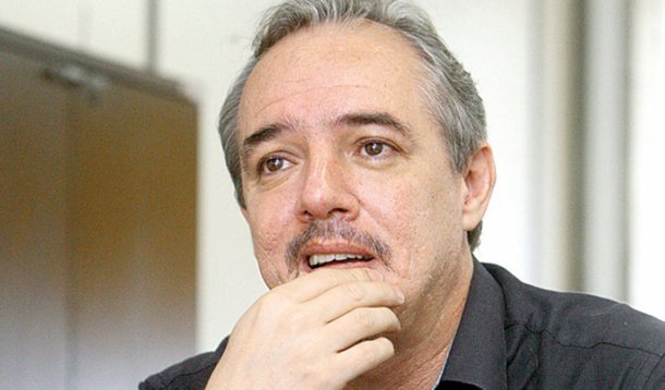 O músico e presidente da Rede Minas e da Rádio Inconfidência, Flávio Henrique Alves de Oliveira, de 49 anos, morreu na manhã desta quinta-feira (18) por febre amarela; a informação foi confirmada pelo Hospital Mater Dei, onde ele estava internado desde 11 de janeiro