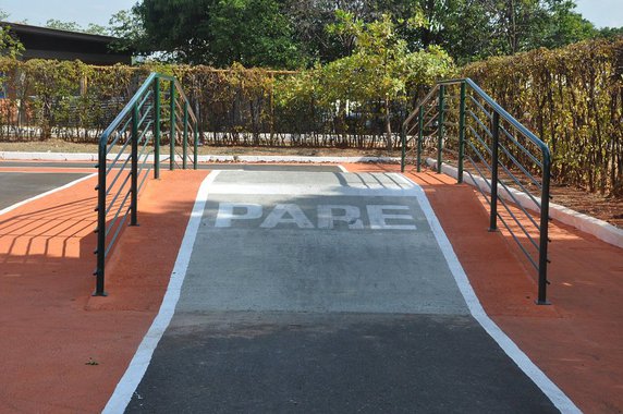De acordo com o Detran-GO, o foco da autarquia é melhorar os índices de aprovação com qualidade na educação para formar bons condutores; para isso tem colocado em prática a Resolução 168 do Denatran, que estabelece normas e procedimentos para a formação de condutores de veículos automotores, realização dos exames até a expedição de documentos de habilitação; E ainda estabelece 60% como o mínimo de aprovação dos candidatos