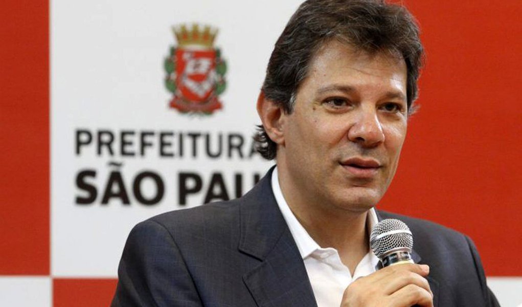 Ex-prefeito de São Paulo Fernando Haddad (PT) foi indiciado pela Polícia Federal pela suspeita do crime de falsidade ideológica. Além dele, o ex-tesoureiro da legenda João Vaccari Neto e mais cinco pessoas estão sob investigação; em junho do ano passado, Haddad foi alvo da Operação Cifra Oculta, um desdobramento da Lava Jato. Já Vaccari está preso desde abril de 2005; inquérito foi aberto com base na delação premiada do empreiteiro Ricardo Pessoa, da UTC