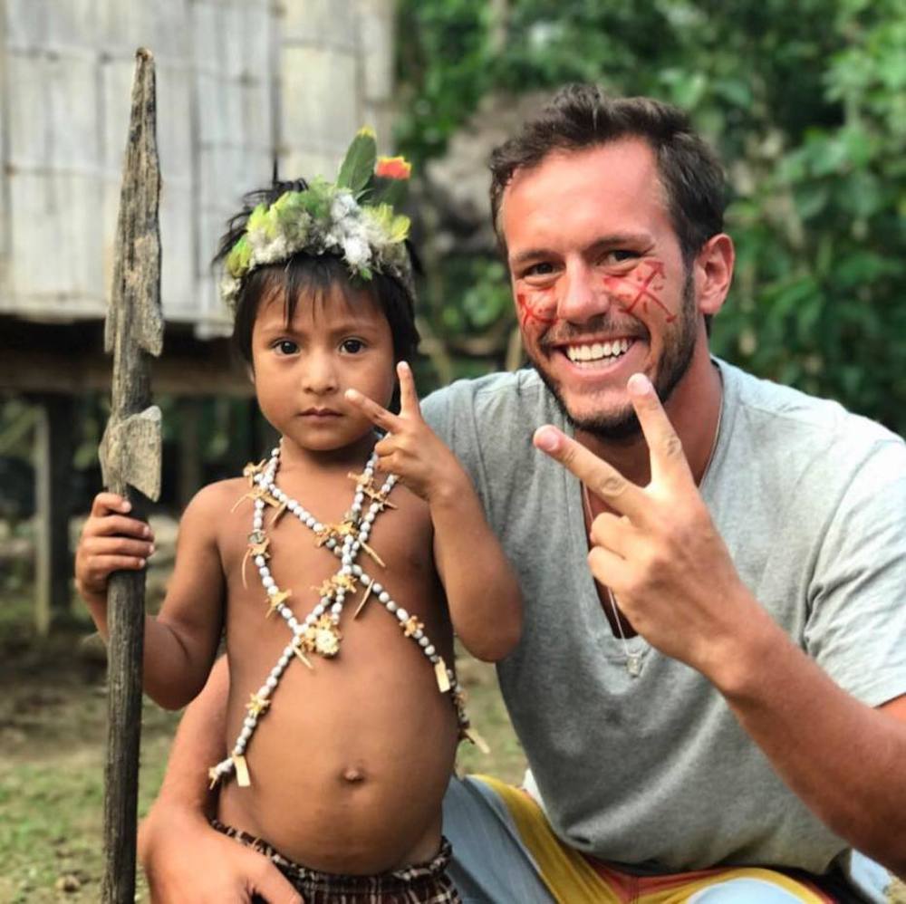 O brasileiro Jonatan Moisés Diniz, preso na Venezuela nesta semana, foi libertado neste sábado, e deve embarcar para Miami num voo da América Airlines ainda neste sábado, de acordo com o Itamaraty; segundo sua família, ele foi detido por autoridades venezuelanas após ter sido confundido com um cidadão americano – ele vive nos EUA e portava uma carteira de motorista do país