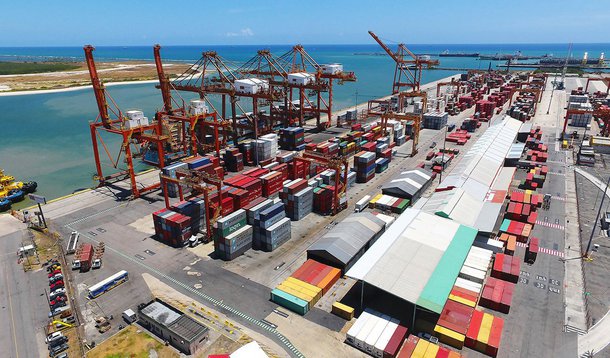 Mesmo com a alta de 18% nas exportações em 2017, as trocas do Brasil com outros países, a corrente de comércio ou a soma das exportações e importações, ainda estão em níveis bastante tímidos; atualmente o Brasil responde por apenas 1,2% da participação nas vendas globais; após dois anos de declínio, a corrente de comércio cresceu em 2017; mas o resultado de US$ 368,5 bilhões é bem inferior ao registrado de 2011 a 2014, período de ouro das vendas externas brasileiras, durante o governo da presidente Dilma Rousseff