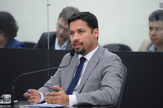 Depois que o ex-governador Teotonio Vilela Filho (PSDB) anunciou que não irá disputar o cargo de Senador, o deputado estadual Rodrigo Cunha (PSDB) afirmou que não descarta nenhuma possibilidade, mas esse não é seu foco principal, nem há nada definido; caso não ocupe o espaço aberto pelo ex-governador, Cunha deixou claro que Brasília está em seus planos
