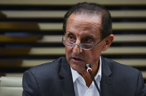 A Federação das Indústrias do Estado de São Paulo (Fiesp) cobrou do Banco Central medidas para redução dos juros ao tomador final, e não apenas da Selic; "As altas taxas para o tomador final retiram poder de compra das famílias, inibem o investimento e a geração de emprego por parte das empresas e dificultam a retomada do crescimento", diz a Fiesp em nota assinada por seu presidente, Paulo Skaf
