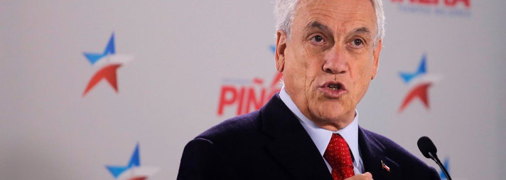Passadas as eleições presidenciais chilenas, com Sebastián Piñera eleito (foto), o economista chefe do Banco Mundial, o estadunidense Paul Romer, admitiu que houve medições “injustas e enganosas” realizadas pela instituição nos últimos anos, e que foram “potencialmente contaminadas pelas motivações políticas do pessoal do Banco Mundial”; entre os dados manipulados, segundo ele, estão a do ranking de competitividade empresarial; presidente Michelle Bachelet solicitou investigação; reportagem de Victor Farinelli, na Carta Maior