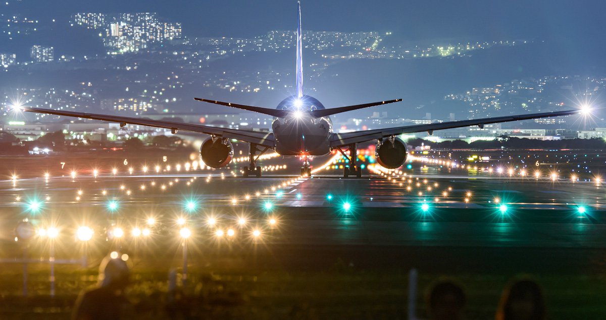 2017 foi o mais seguro da história da aviação porque não foi registrada nenhuma vítima fatal em voos de grandes companhias aéreas comerciais, segundo dados divulgados hoje (2), em Bruxelas, pela organização holandesa especializada Aviation Safety Network; incluindo pequenas aeronaves de mais de 14 assentos e voos de transporte de mercadorias, em 2017 foram contabilizados 10 acidentes aéreos, nos quais morreram 44 pessoas em voo e 35 em terra, sobre um total estimado de 36,8 milhões de voos em todo o planeta