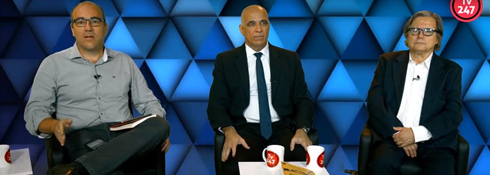 Estreou nesta terça-feira (16), na TV 247, o programa "A batalha das ideias", apresentado pelo sociólogo e escritor Jessé Souza, um dos maiores intelectuais brasileiros, autor do premiado "A elite do atraso"; no primeiro programa, Jessé desconstruiu o conceito de "patrimonialismo" e mostrou como essa tese – que é falsa, na sua visão – delimita a corrupção no Estado e deixa de fora o mercado, que é justamente a força que corrompe e sequestra a burocracia estatal em seu próprio benefício