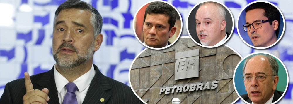 Líder do PT, Paulo Pimenta (RS) reforçou nesta sexta-feira 5, em vídeo, que o PT irá "às últimas consequências" contra o acordo da Petrobras; "É escandaloso", criticou; o caso também "abre precedente para que outros fundos venham saquear a Petrobras", alerta; "Escritórios de advocacia e consultorias estão ganhando bilhões de reais, de dinheiro público, em cima desta negociação, que envolve uma dose enorme de corrupção e de coisas mal explicadas. Afinal de contas, Parente tem consultorias especializadas nessa área do petróleo", denuncia; para ele, a forma como o juiz Sergio Moro e procuradores da Lava Jato "trataram a Petrobras foram fundamentais para instruir essas ações"; assista