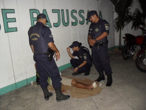 Durante reunião na Defensoria Pública sobre os homicídios de pessoas em situação de rua, em Maceió, a Delegacia de Homicídios da Capital disse que os crimes estão relacionados ao tráfico de drogas; foram registrados 24 assassinatos; mas, desse total, 17 vítimas estavam efetivamente em situação de rua; oito inquéritos já foram concluídos e os autores identificados
