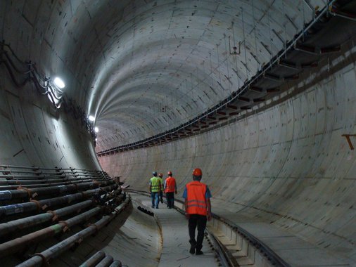 A construção vem desde 1998, e ao longo dos anos o estado já investiu cerca de R$ 7 bi e ainda ficará responsável pelo termino de toda a extensão do ramal, porém, como vimos para ser administrada pela iniciativa privada