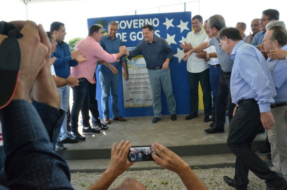 Afirmou hoje o presidente da Assembleia Legislativa, José Vitti, ao participar, em Palmeiras de Goiás, sua terra natal, junto com o governador Marconi Perillo, da inauguração do Anel viário na GO- 567, entrega de 1.245 óculos provenientes do programa Governo Junto de Você, e da entrega da segunda parcela de convênio do programa Goiás na Frente; o presidente destacou, também, que se sentia muito grato a Marconi pela confiança nele depositada, e por poder ajudá-lo no trabalho pelo desenvolvimento do município e de Goiás