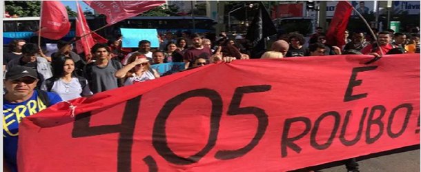 Manifestantes, em sua maioria formada por estudantes, protestaram hoje de manhã contra o possível aumento no valor da passagem de ônibus; o protesto passou por ruas do centro da Capital e foi organizado para pressionar os integrantes da Câmara Deliberativa do Transporte Coletivo (CDTC), que tinha reunião agendada para hoje, mas depois foi cancelada; Movimento Contra Catraca, que lidera o ato, é contra o aumento proposto de R$ 0,35, que elevaria a atual de tarifa de R$ 3,70 para R$ 4,05