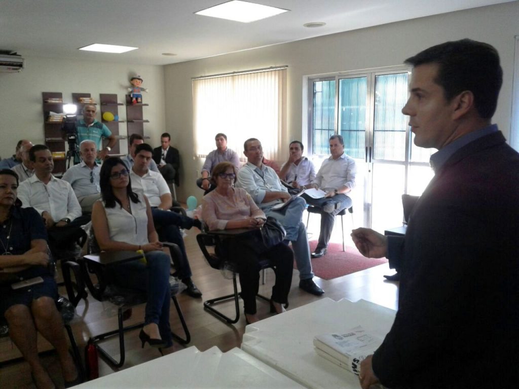  O Conselho Municipal de Trânsito aprovou, na manhã desta quarta-feira (7), por nove votos a dois, a proposta para que a passagem de ônibus em Maceió passe a custar R$ 3,80, ante os atuais R$ 3,50; agora, o novo valor da tarifa será submetido à aprovação do prefeito Rui Palmeira (PSDB)