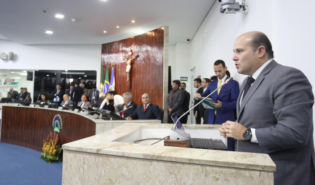 Na abertura dos trabalhos da Câmara Municipal, nesta quinta-feira (1), o prefeito Roberto Cláudio (PDT) fez um balanço das ações da Prefeitura realizadas em 2017 e os projetos que serão implantados este ano. Entre eles estão a inauguração de mais seis Escolas em Tempo Integral e 13 Centros de Educação Infantil, a criação de dois Cucas, a urbanização das lagoas, a entrega da primeira etapa do IJF2, da Policlínica do Hospital da Mulher e a reforma da praça José de Alencar