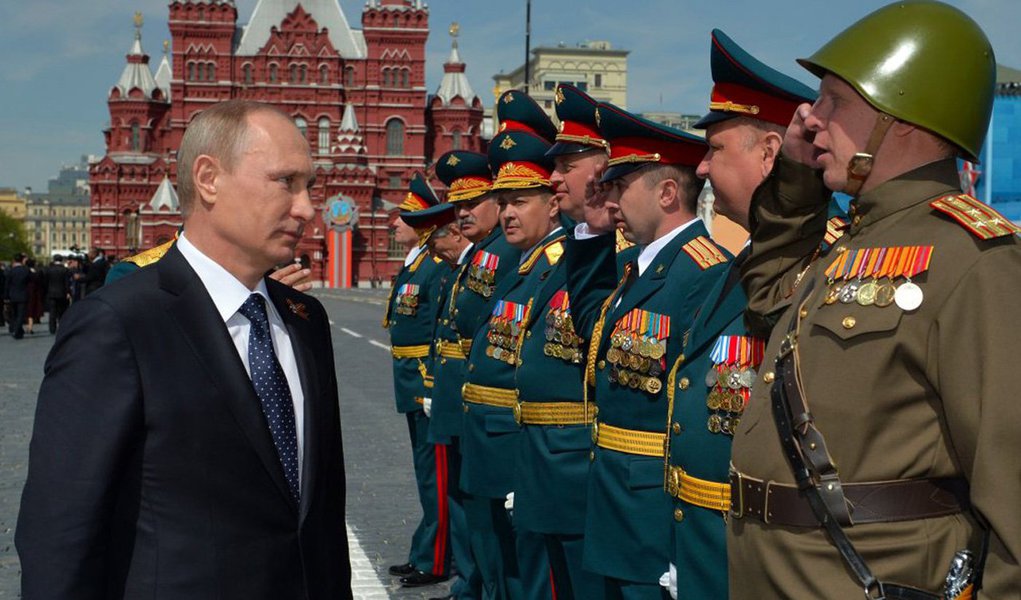 O ex-embaixador da Suécia na Rússia Sven Hirdman apelou, em seu artigo publicado no jornal Vestmanlands Lans Tidning, ao aumento da confiança entre a comunidade russa e sueca; o diplomata nota que na Suécia é muito comum pensar que a Rússia é um estado agressivo que representa uma ameaça para os países vizinhos; ele aponta que as declarações sobre a "ameaça russa" são muito perigosas, porque elas alteram a atitude amigável da Rússia para com a Suécia