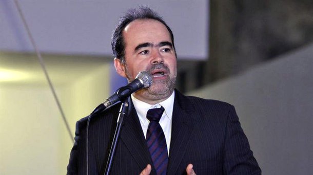 A Rede Sustentabilidade pretende apresentar o nome de Lóssio como possível candidato ao governo do Estado pela legenda em debate nesta quinta-feira (18), às 19 horas, no auditório do Empresarial ETC, no bairro dos Aflitos, no Recife; atualmente licenciado do PMDB, Lóssio foi prefeito de Petrolina, por duas vezes e segundo Clécio Araújo, porta-voz da Rede, "Lóssio tem tido boa acetação e pode ser uma surpresa no pleito de 2018"