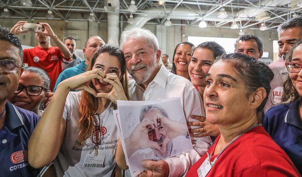 "Lula é a maior liderança brasileira. O PT o maior partido. Quaisquer que sejam os candidatos ou seus partidos é o Lulismo que enfrentará um plebiscito nas próximas eleições. O ex-presidente disputará essa eleição mesmo que condenado, preso e impedido. É sua história e trajetória que serão julgados. Se ganhar um candidato apoiado por ele, fruto de uma ampla coalizão, é Lula que será vitorioso", avalia o colunista Ricardo Cappelli, ao relembrar como o PT deu a volta por cima no episódio do chamado "mensalão"; "Independentemente do candidato da coalizão ser ou não do PT, se ganhar, o partido dos trabalhadores será o grande vencedor. O mais importante é que o Lulismo não pode perder. Como ganhar? A história recente é boa conselheira", diz ele
 
 