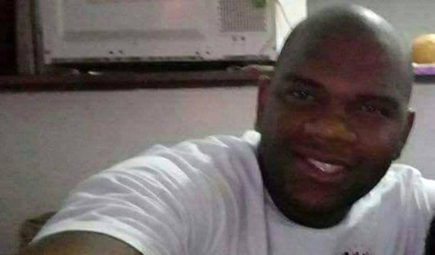 A vítima é o soldado Dejair Jardim do Nascimento, de 29 anos; crime ocorreu sábado (10) à noite, em São Gonçalo, região metropolitana do Rio; o militar estava perto de um supermercado e foi pego de surpresa pelos disparos feitos por homens em um carro; em menos de dois meses, já são 15 o número de policiais militares mortos