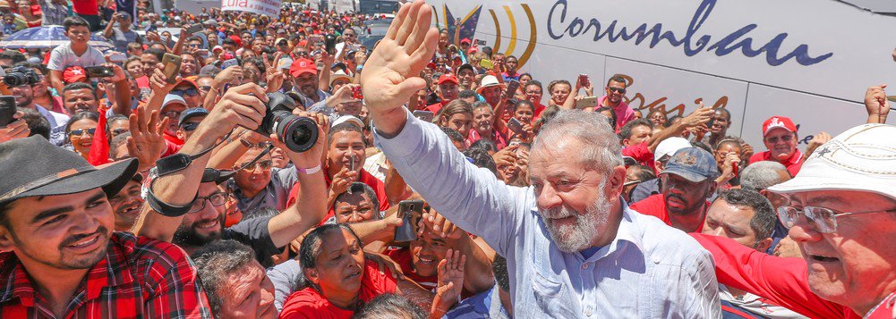 A caravana do ex-presidente Lula que vai percorrer os três estados da região Sul do Brasil começa no próximo dia 27 em Santana do Livramento (RS); “Vamos começar com uma conversa entre o presidente Lula e o presidente Pepe Mujica sobre o desenvolvimento da América do Sul na divisa entre o Brasil e o Uruguai”, comentou o coordenador das Caravanas, Márcio Macedo; “As caravanas do presidente Lula vão continuar acontecendo por todo país”
