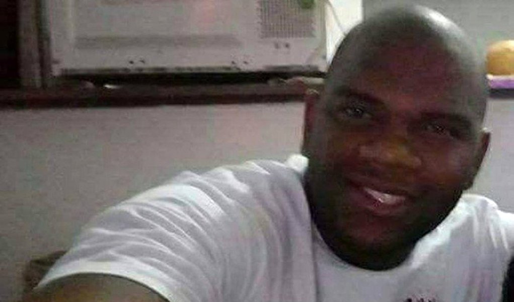 A vítima é o soldado Dejair Jardim do Nascimento, de 29 anos; crime ocorreu sábado (10) à noite, em São Gonçalo, região metropolitana do Rio; o militar estava perto de um supermercado e foi pego de surpresa pelos disparos feitos por homens em um carro; em menos de dois meses, já são 15 o número de policiais militares mortos