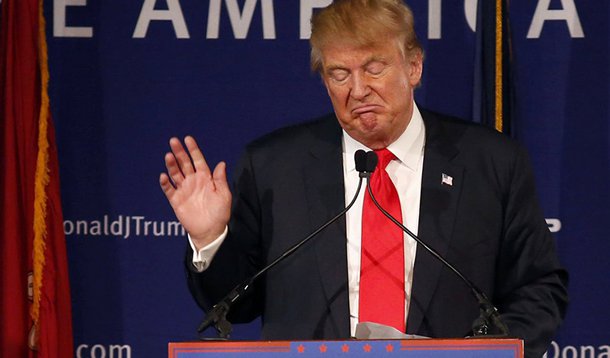 Parlamentares democratas pediram para o governo Donald Trump tratar a interferência estrangeira nas eleições como uma crise nacional, definindo uma agência única para coordenar a resposta e estabelecendo uma nova classe de sanções para punir rapidamente os responsáveis; relatório parlamentar detalha o que descreveram como quase duas décadas de esforços russos para influenciar eleições em outros locais na Europa, além de criticar Trump por fazer pouco em resposta ao assunto