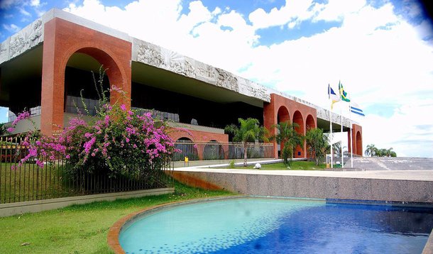 Tocantins receberá em dezembro R$ 29,3 milhões em recursos de compensação pelas perdas sofridas pelos Estados por causa da Lei Kandir, que isenta da cobrança de ICMS os produtos destinados à exportação; de acordo com a Lei 13.572, que institui o repasse, 75% do valor total fica com o Estado, e 25% com os municípios; o Tocantins ficará com R$ 21,9 milhões e os municípios, com R$ 7,3 milhões