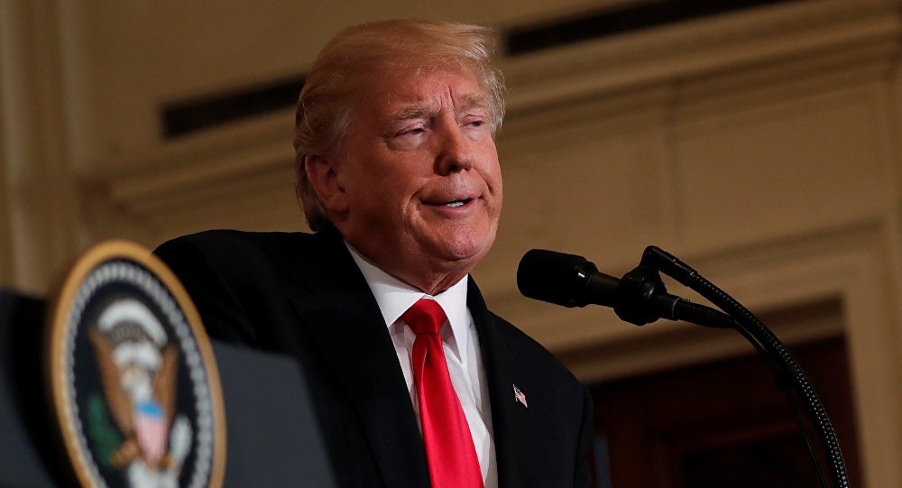 Os alegados comentários de Trump sobre os países africanos, El Salvador e o Haiti são apenas uma tela de fumaça para ocultar as falhas políticas do governo, avaliam analistas à Sputnik, sugerindo que os países do terceiro mundo têm poder o suficiente para responsabilizar a liderança americana pelas palavras do presidente