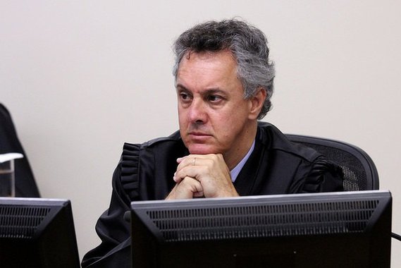 Os três desembargadores da 8ª Turma do TRF-4, João Gebran Neto (relator do caso), Leandro Paulsen (revisor) e Víctor Laus estão a ser também julgados pela comunidade internacional que, com lupa, está a observar até onde os togados do Judiciário, especificamente do TRF-4