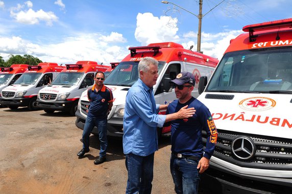O Serviço de Atendimento Móvel de Urgência (Samu) vai receber reforço de 23 novas ambulâncias; elas vão substituir viaturas antigas; o governador de Brasília, Rodrigo Rollemberg, foi até Cristalina (GO) conferir os veículos, que vieram de São Paulo