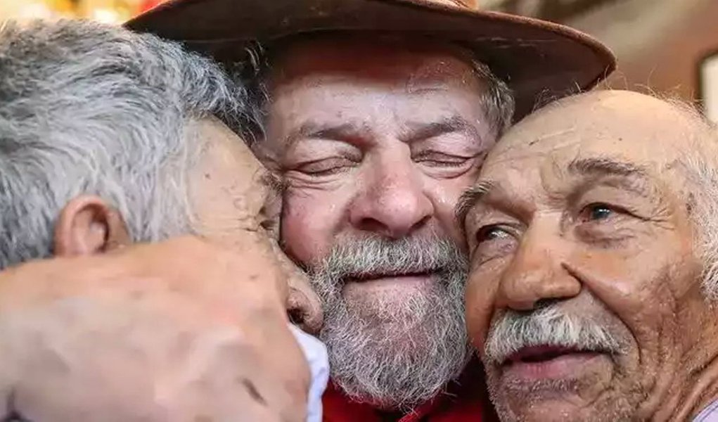 O Partido dos trabalhadores no Piauí irá lançar, amanhã (11), às 19h, o Comitê Estadual em Defesa da Democracia e de Lula, que acontece no Cine Teatro da Assembleia Legislativa; além, do governador Wellington Dias, estão confirmadas as presenças da bancada estadual do PT Piauí, parlamentares de outros partidos políticos aliados, bem como líderes de movimentos sociais e sindicais