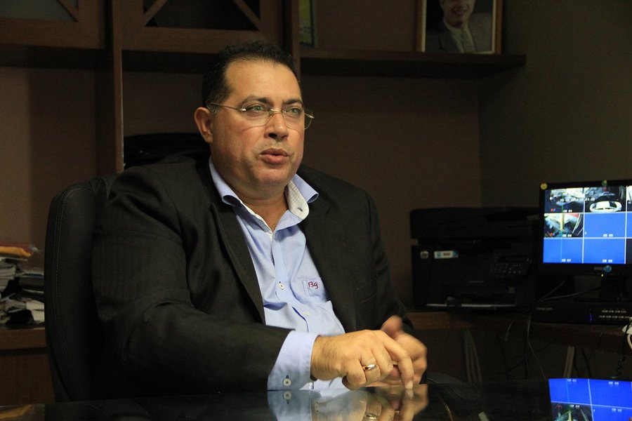 O dirigente do PRTB em Alagoas, Adeílson Bezerra, em uma postagem nas redes sociais em que se discutia sobre os adesivos com o nome do procurador-geral de Justiça, Alfredo Gaspar de Mendonça, que circulam em Maceió, classificou o fato como “típica campanha eleitoral antecipada”; ele disse ainda que “Se fosse qualquer um outro certamente sofreria os rigores da lei. O problema também é que ninguém tem coragem de denunciar temendo represálias”